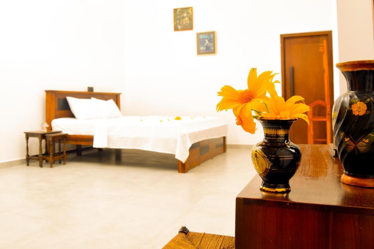 Kavin Beach Hotel Hikkaduwa Exterior photo