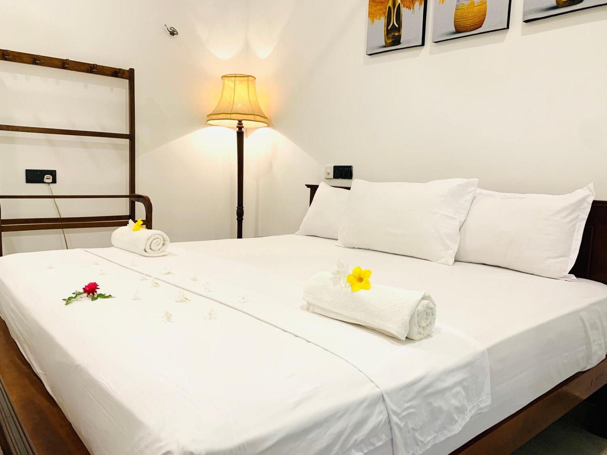 Kavin Beach Hotel Hikkaduwa Exterior photo
